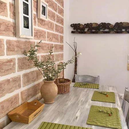 Ampelia Kythira * Livadi (Kythira)
